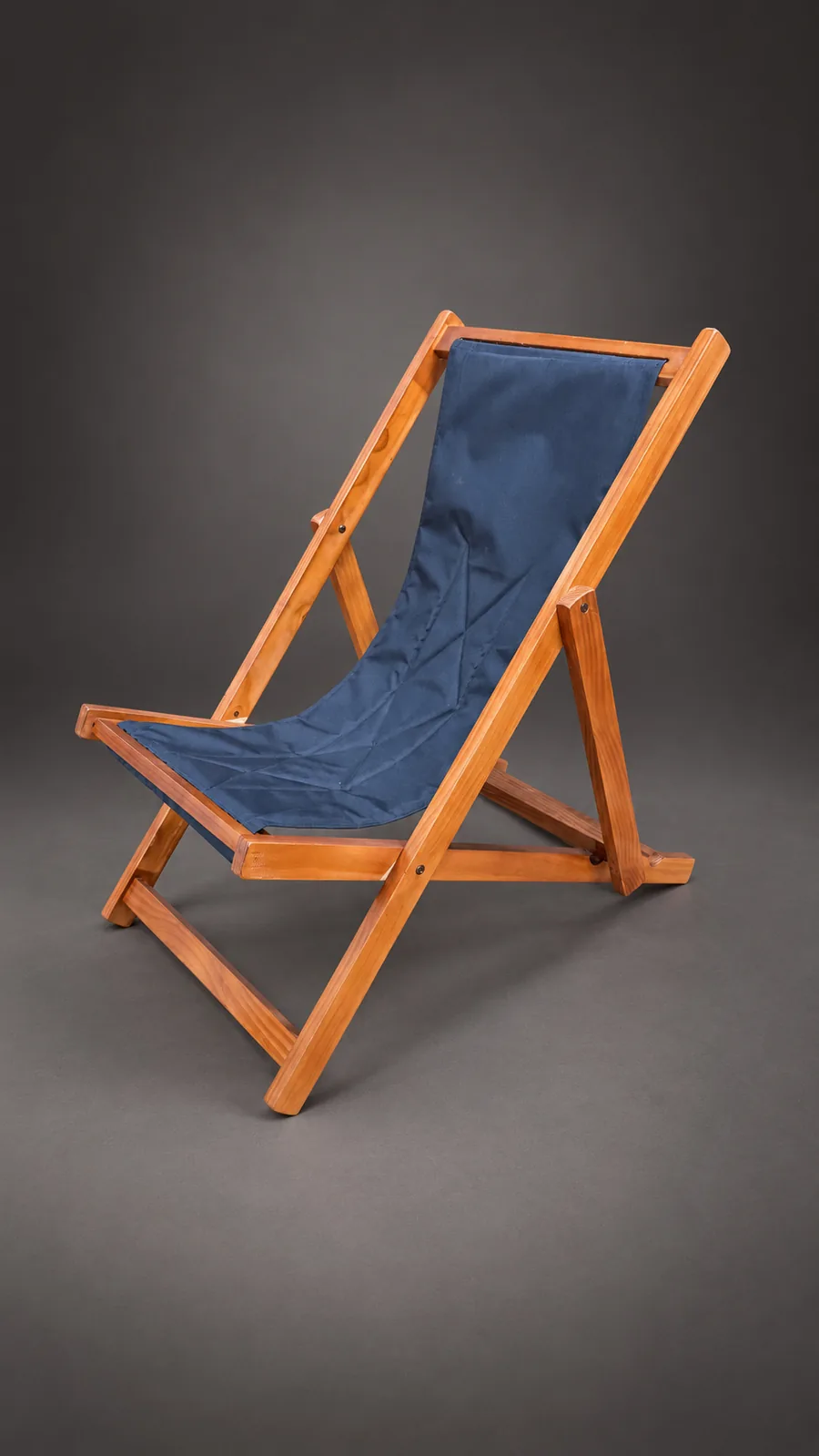 Reposera Plegable Relax con lona azul marino, vista de costado